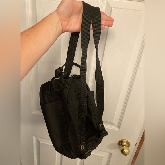 Fjallraven Kanken Mini Backpack in black - Picture 4 of 5